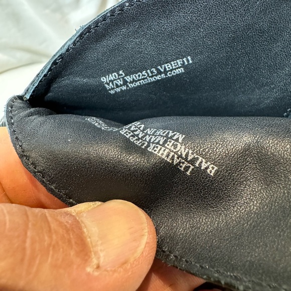 Born 👑 Crown back zip Heels - Picture 5 of 12